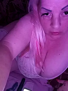 Snapshot of AnnStefani@xh chatting on 04-27-26, 04:27 AnnStefanixh online show from 04-27-26, 04:27