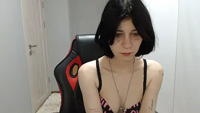 TinaQuiin online show from 09-16-25, 08:04