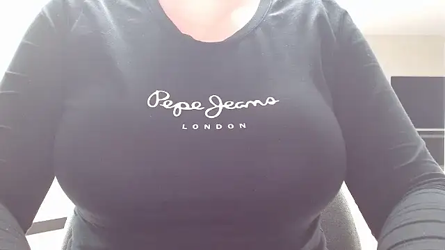 Esmee-Xxx online show from 10-29-25, 12:18