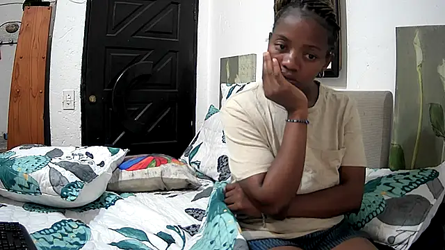 Snapshot of CandyNaynay chatting on 10-05-25, 06:06 CandyNaynay online show from 10-05-25, 06:06