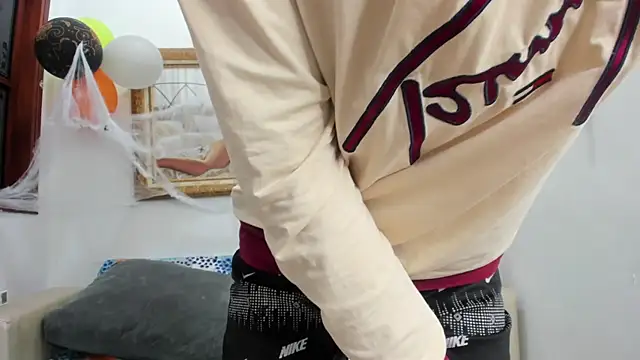 Felipe Cold online show from 10-27-25, 02:59