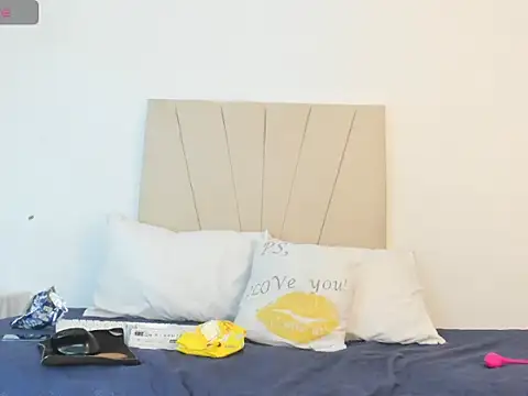  Miaa khalifa  online show from 09-30-25, 12:54