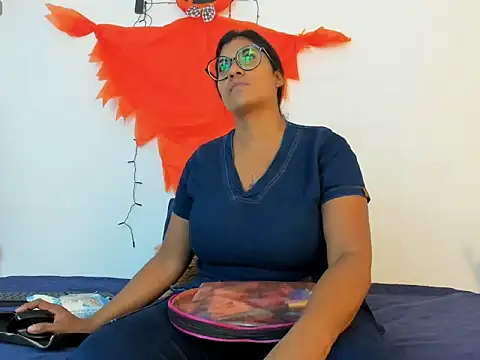  Miaa khalifa  online show from 10-20-25, 12:16