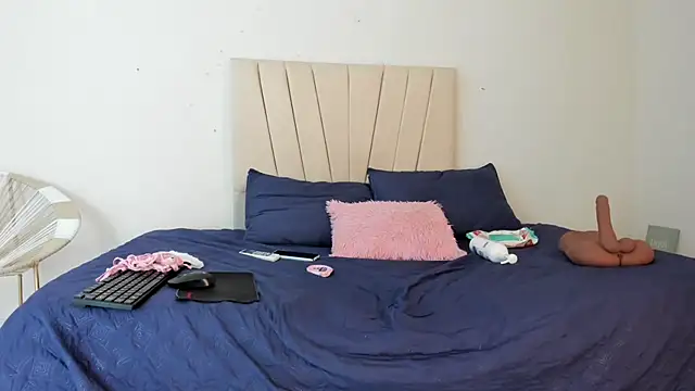  Miaa khalifa  online show from 04-04-26, 12:13