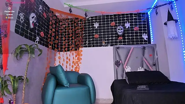 Snapshot of aurora_tziu chatting on 10-19-25, 04:02 aurora tziu online show from 10-19-25, 04:02
