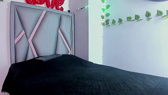 aurora tziu online show from 04-11-26, 07:45