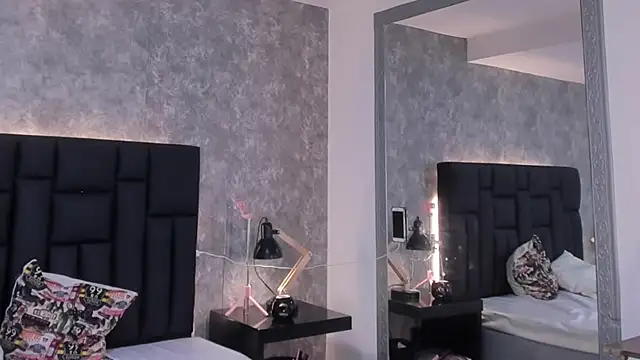 crystaldarliing online show from 11-17-25, 06:03