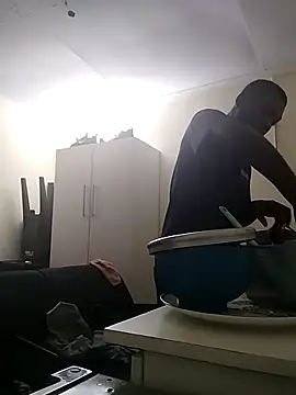 Snapshot of TmanZim2025 chatting on 09-30-25, 04:45 TmanZim2025 online show from 09-30-25, 04:45