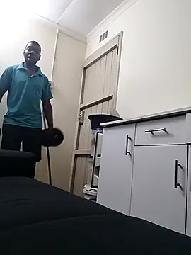 Snapshot of TmanZim2025 chatting on 10-04-25, 06:39 TmanZim2025 online show from 10-04-25, 06:39