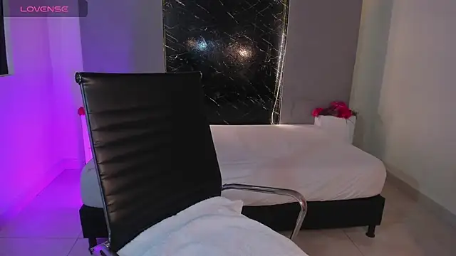 Hannacooper3 online show from 10-09-25, 07:45