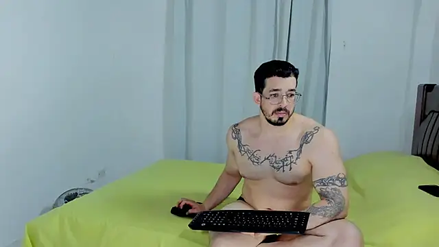 Hunter Hoott online show from 12-18-25, 02:17