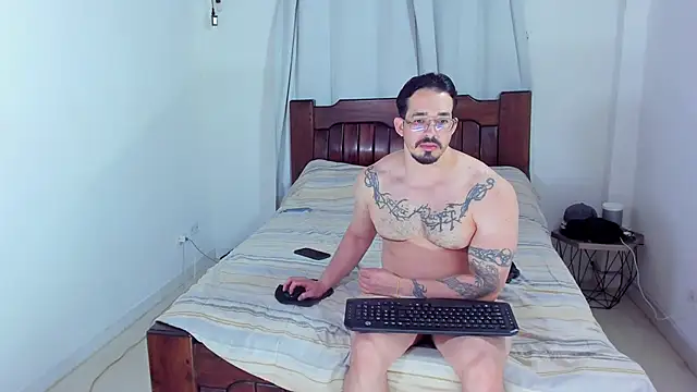 Snapshot of Hunter_Hoott chatting on 06-11-26, 11:14 Hunter Hoott online show from 06-11-26, 11:14