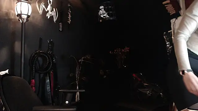 SabaTheCourtesan online show from 10-28-25, 05:00