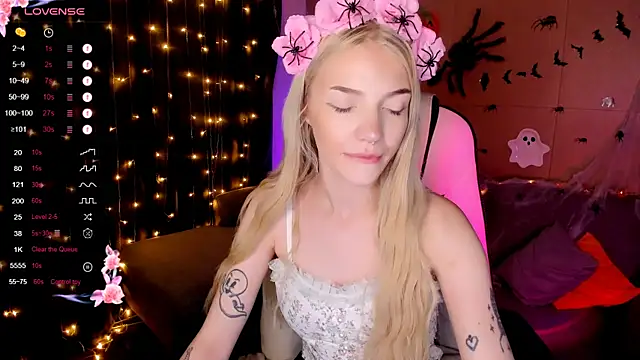 AnyaTaylor  online show from 10-31-25, 02:01