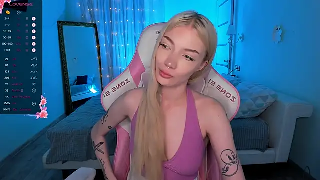 AnyaTaylor  online show from 11-11-25, 02:44