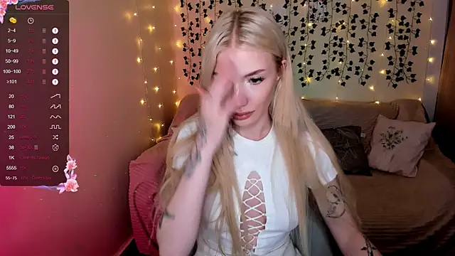 AnyaTaylor  online show from 11-14-25, 04:44