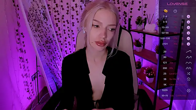 Snapshot of AnyaTaylor_ chatting on 04-24-26, 02:14 AnyaTaylor online show from 04-24-26, 02:14
