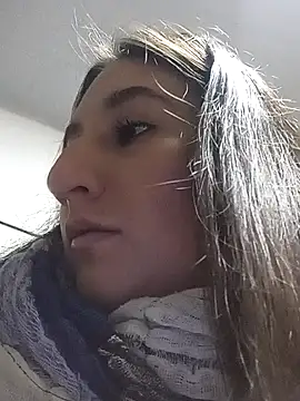 Snapshot of LunaBaby- chatting on 09-12-25, 11:21 LunaBaby- online show from 09-12-25, 11:21
