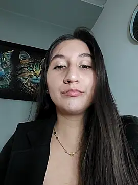 Snapshot of LunaBaby- chatting on 10-13-25, 11:10 LunaBaby- online show from 10-13-25, 11:10