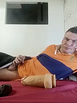 Snapshot of twitshe chatting on 11-10-25, 11:37 twitshe online show from 11-10-25, 11:37