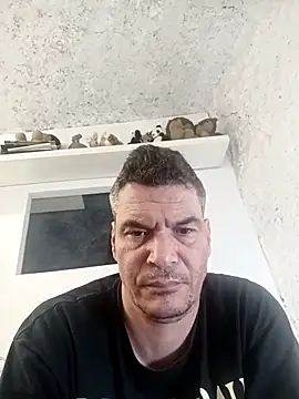 Snapshot of twitshe chatting on 11-18-25, 01:44 twitshe online show from 11-18-25, 01:44