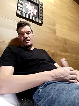 Snapshot of twitshe chatting on 12-14-25, 04:45 twitshe online show from 12-14-25, 04:45