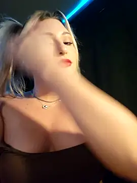 Snapshot of Blondie_Sasha chatting on 09-23-25, 06:44 Blondie Sasha online show from 09-23-25, 06:44