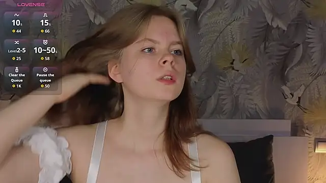 Snapshot of JulietteRain chatting on 10-23-25, 04:06 JulietteRain online show from 10-23-25, 04:06