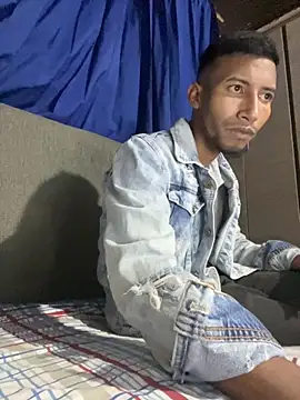 Snapshot of leinad_or97 chatting on 09-09-25, 03:50 leinad or97 online show from 09-09-25, 03:50