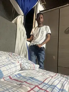 Snapshot of leinad_or97 chatting on 10-15-25, 02:44 leinad or97 online show from 10-15-25, 02:44