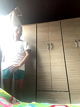 Snapshot of leinad_or97 chatting on 10-17-25, 07:16 leinad or97 online show from 10-17-25, 07:16