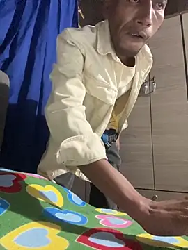 Snapshot of leinad_or97 chatting on 10-21-25, 03:51 leinad or97 online show from 10-21-25, 03:51