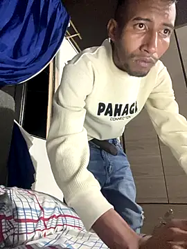 Snapshot of leinad_or97 chatting on 10-30-25, 04:14 leinad or97 online show from 10-30-25, 04:14