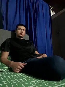 Snapshot of leinad_or97 chatting on 01-09-26, 03:42 leinad or97 online show from 01-09-26, 03:42