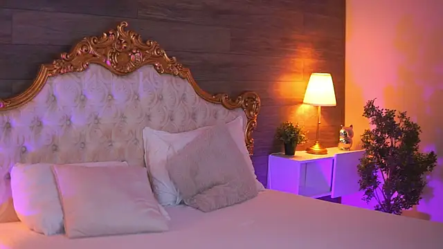 EllieRedd online show from 11-16-25, 06:08