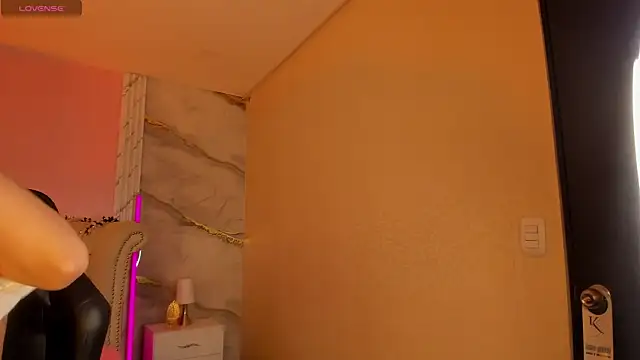 EmmaStonns online show from 04-21-26, 12:44