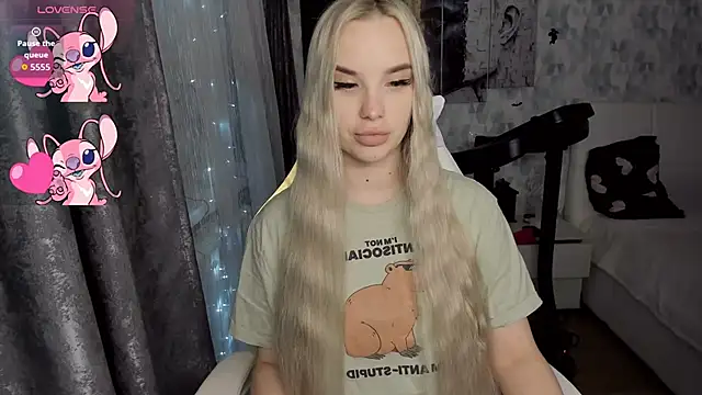 KiraKrox online show from 11-20-25, 06:18