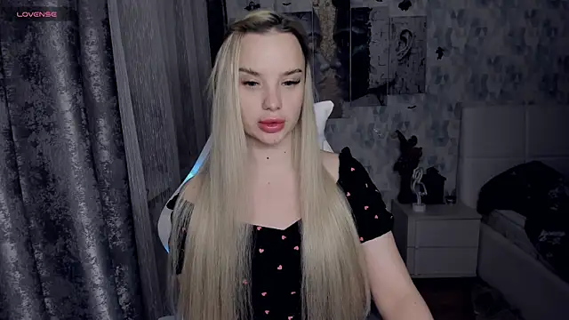 KiraKrox online show from 12-17-25, 10:05