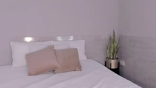 Snapshot of CloehSmiith chatting on 11-05-25, 11:10 CloehSmiith online show from 11-05-25, 11:10