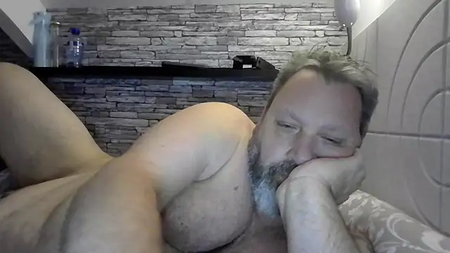Snapshot of BigMan738@xh chatting on 05-17-26, 10:28 BigMan738xh online show from 05-17-26, 10:28