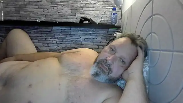 Snapshot of BigMan738@xh chatting on 05-21-26, 10:39 BigMan738xh online show from 05-21-26, 10:39