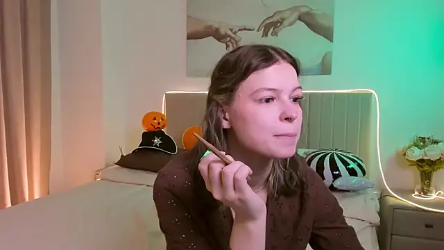 Lisa Blossom online show from 10-27-25, 06:06