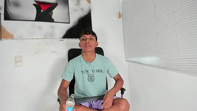 tyler twink boy online show from 10-11-25, 12:47