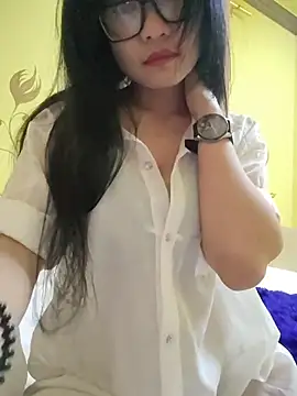 Snapshot of YayeeShow chatting on 11-14-25, 10:40 YayeeShow online show from 11-14-25, 10:40