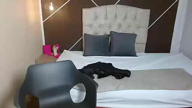 ScarletHott  online show from 09-18-25, 11:56