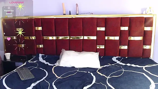 Snapshot of shantall_05 chatting on 10-22-25, 08:30 shantall 05 online show from 10-22-25, 08:30