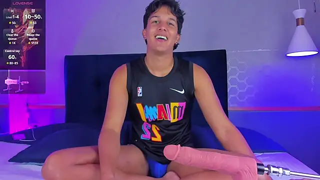 Leo Savage  online show from 09-27-25, 04:17