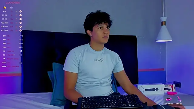 Leo Savage  online show from 11-10-25, 03:49