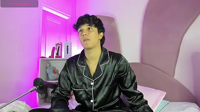 Leo Savage  online show from 11-12-25, 03:51