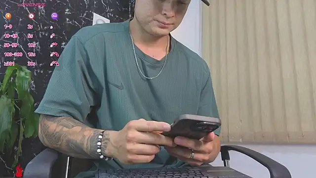 Snapshot of Alexander_ferre chatting on 04-23-26, 11:09 Alexander ferre online show from 04-23-26, 11:09
